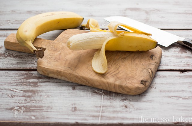 How To Freeze Bananas from www.themessybakerblog.com