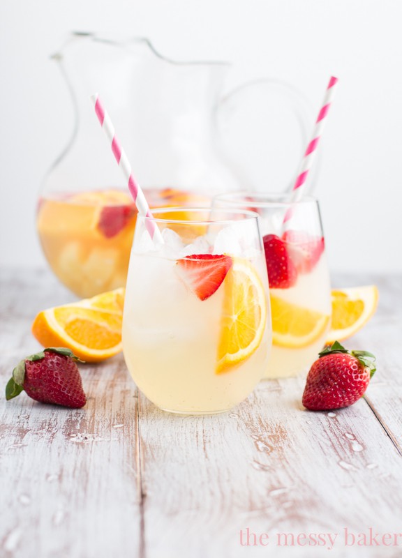 Fruity Pineapple Sangria | www.themessybakerblog.com