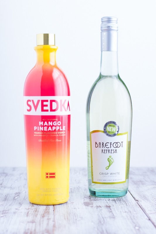 Fruity Pineapple Sangria | www.themessybakerblog.com