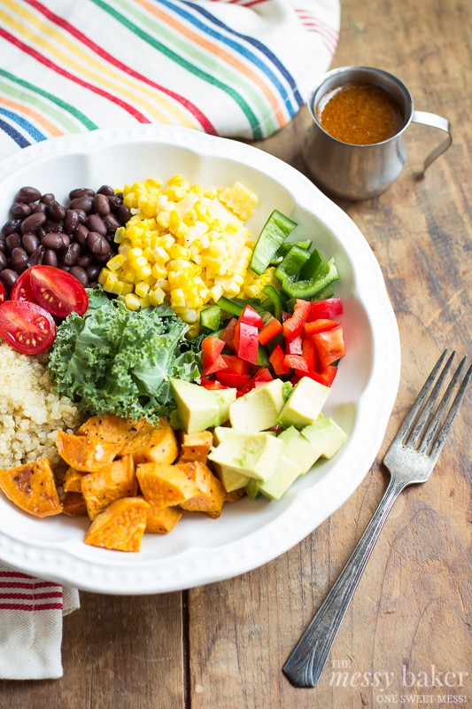 Southwestern Veggie Bowl with Chipotle Vinaigrette | www.themessybakerblog.com