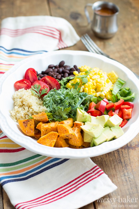 Southwestern Veggie Bowl with Chipotle Vinaigrette | www.themessybakerblog.com