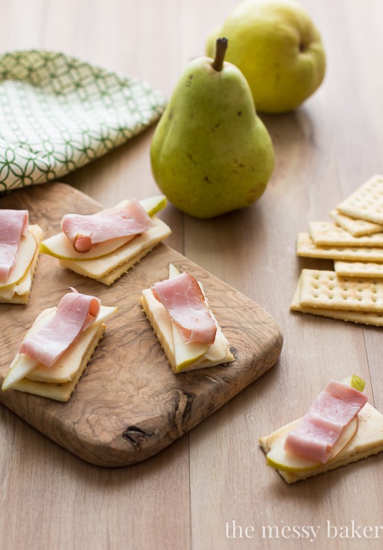 Havarti, Pear, & Smoked Ham on Crackers is the perfect fall appetizer | www.themessybakerblog.com