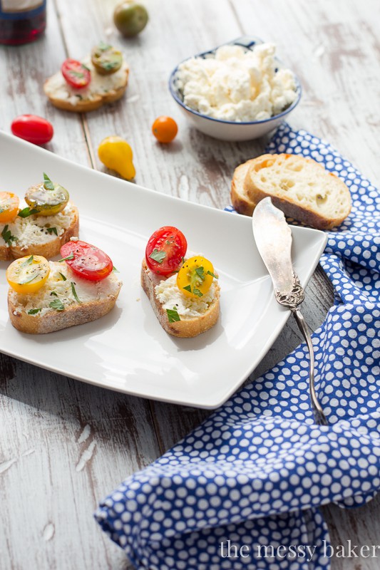 Easy Ricotta Toasts with Tomatoes Appetizer | www.themessybakerblog.com