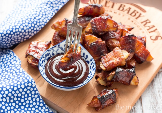 These crispy potato wedges wrapped in smoky bacon and glazed with barbecue sauce make the perfect appetizer for football, the holidays, and parties. | www.themessybakerblog.com