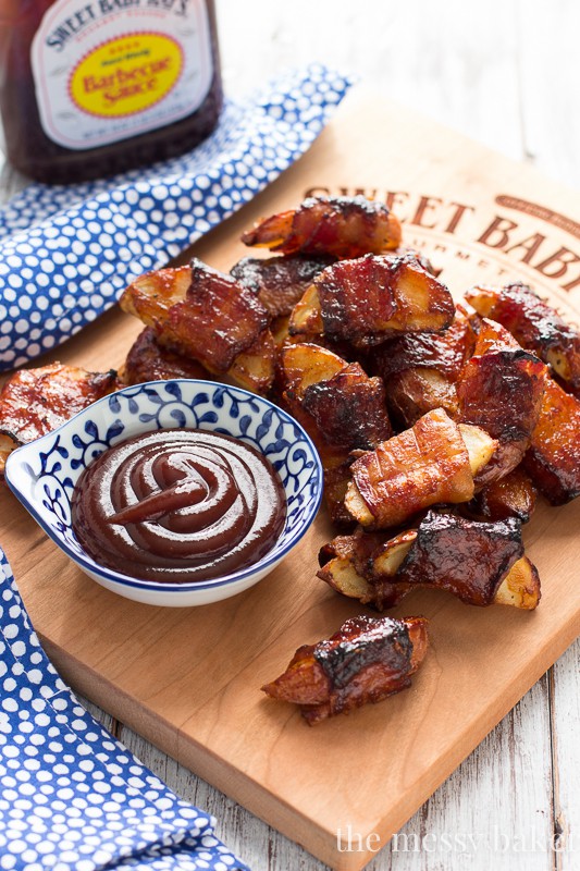 These crispy potato wedges wrapped in smoky bacon and glazed with barbecue sauce make the perfect appetizer for football, the holidays, and parties. | www.themessybakerblog.com