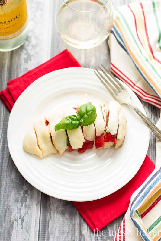 Roasted Red Pepper, Basil, and Mozzarella Chicken | www.themessybakerblog.com
