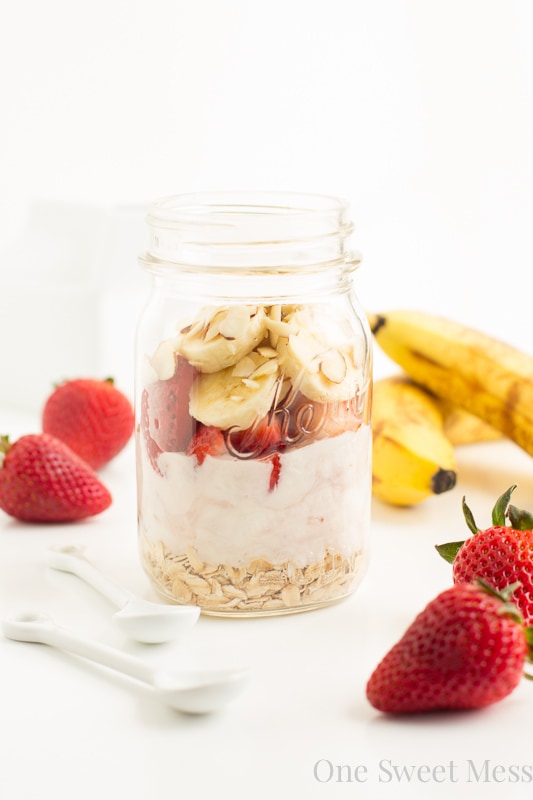 Strawberry Banana Overnight Oats | A creamy mixture of Greek yogurt, vanilla almond milk, fresh fruit, and oats. This healthy breakfast tastes like a decadent dessert.