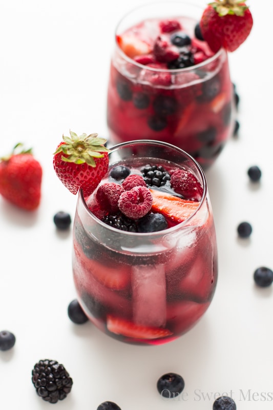 Sangria with berries deals