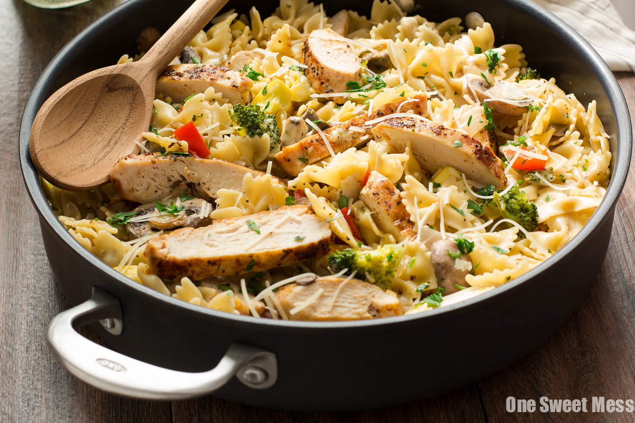 Chicken Alfredo Primavera: Hearty slices of chicken and seasonal veggies get tossed with bow-tie pasta and a creamy, cheese-y alfredo sauce. The entire dish is ready in 30 minutes