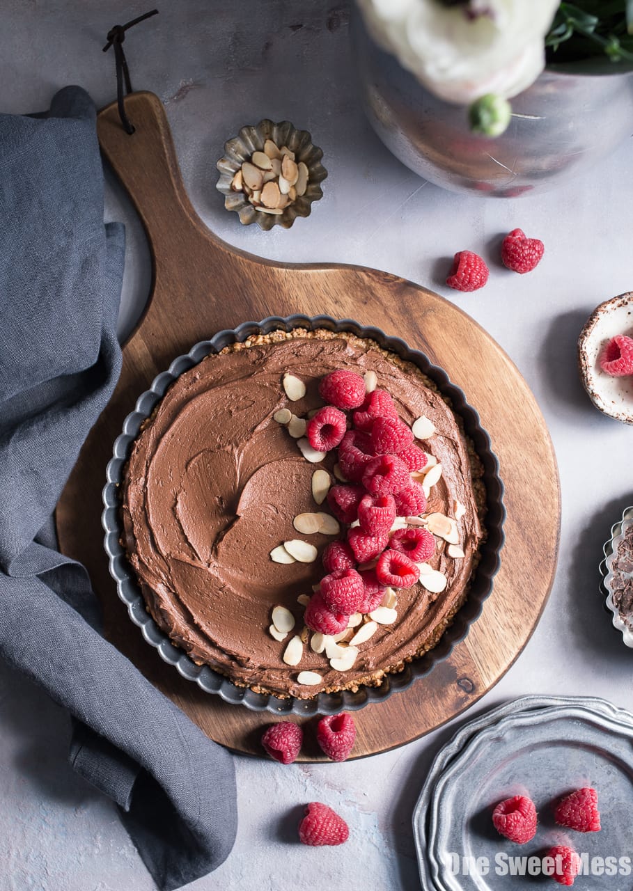 Dark Chocolate Almond Tart: This rich, creamy, ultra chocolate-y tart is vegan, gluten-free, grain-free, soy-free, and egg-free.  This decadent tart is perfect for Valentine's Day. 