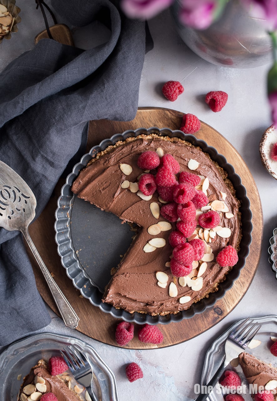 Dark Chocolate Almond Tart: This rich, creamy, ultra chocolate-y tart is vegan, gluten-free, grain-free, soy-free, and egg-free. This decadent tart is perfect for Valentine's Day.