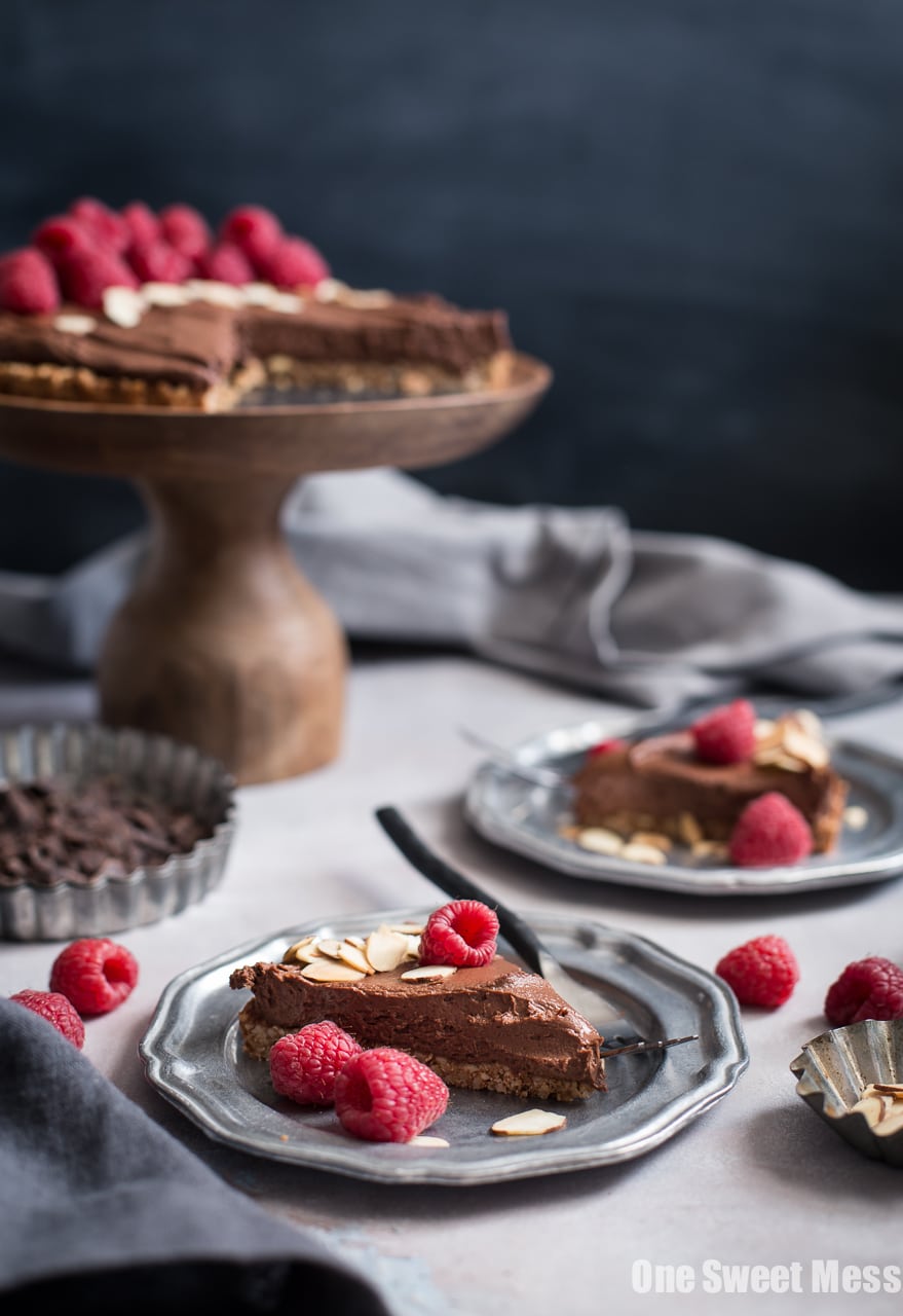 Dark Chocolate Almond Tart: This rich, creamy, ultra chocolate-y tart is vegan, gluten-free, grain-free, soy-free, and egg-free.  This decadent tart is perfect for Valentine's Day. 