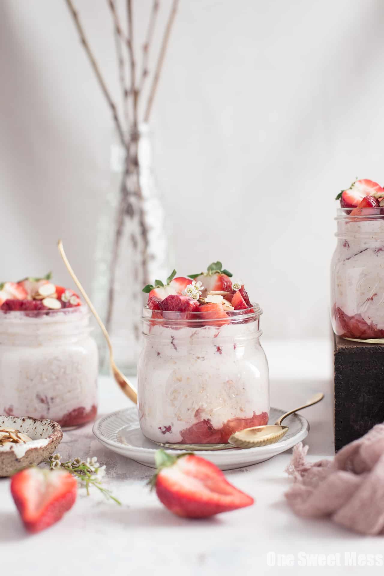 Strawberries and Cream Overnight Oatmeal {Gluten-Free + Vegan Option) 