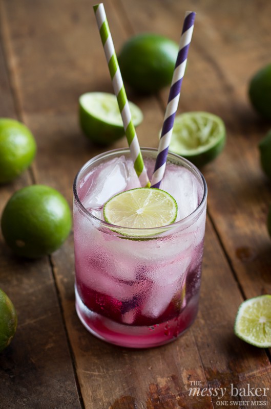 Blackberry-Lime Gin Fizz | www.themessybakerblog.com