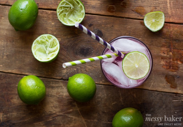 Blackberry-Lime Gin Fizz | www.themessybakerblog.com