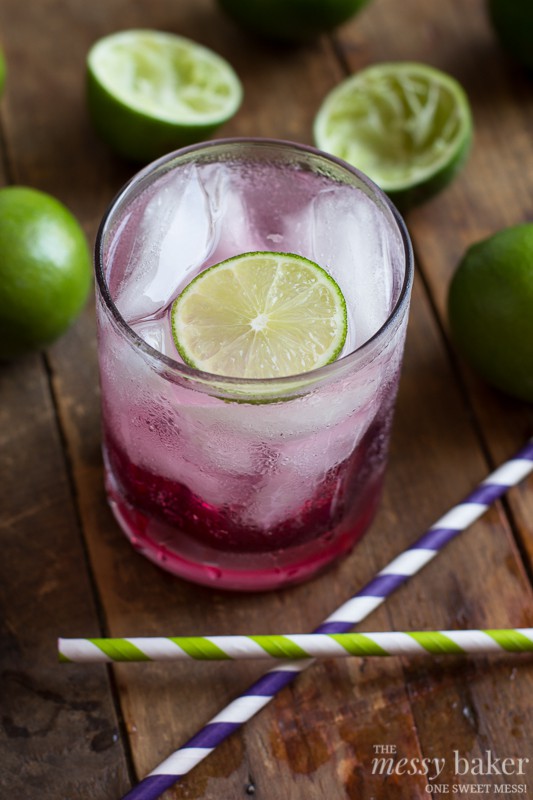 Blackberry-Lime Gin Fizz | www.themessybakerblog.com