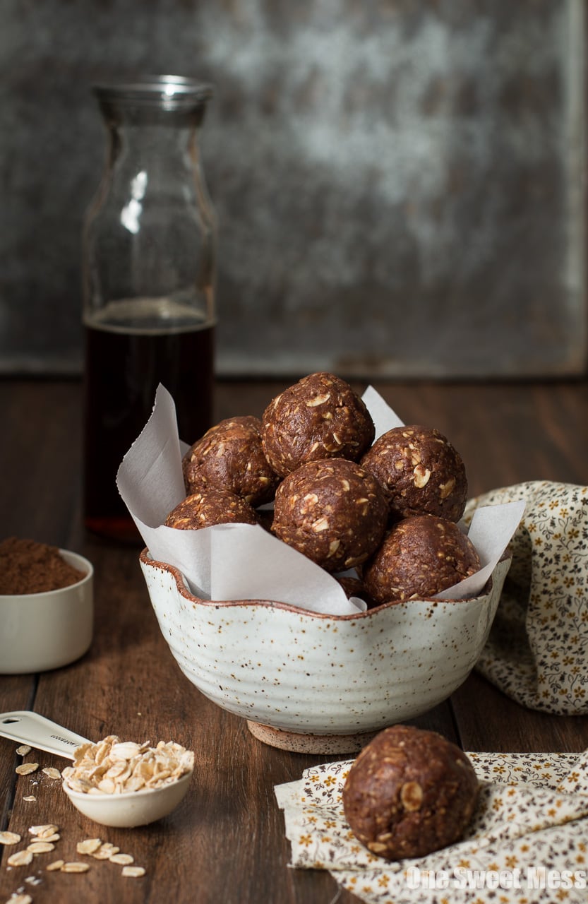 Almond Joy Energy Balls {Gluten-Free & Vegan}: These pop-able snacks are healthy, all-naturally sweetened, and made with healthy and wholesome ingredients. 